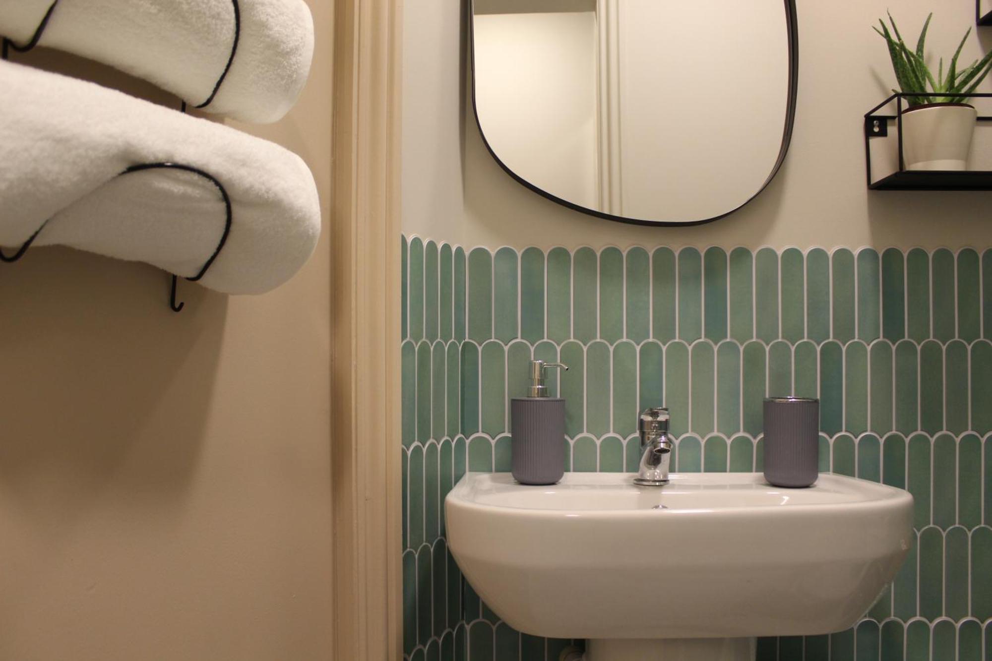 Peacehaven Retreat - 4 Minutes From The Beach! Pet Friendly! ويموث المظهر الخارجي الصورة