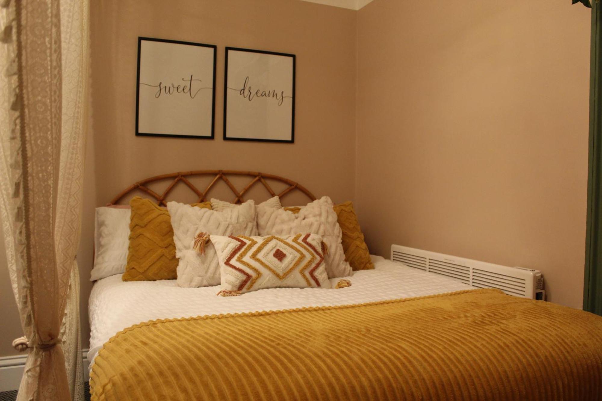 Peacehaven Retreat - 4 Minutes From The Beach! Pet Friendly! ويموث المظهر الخارجي الصورة