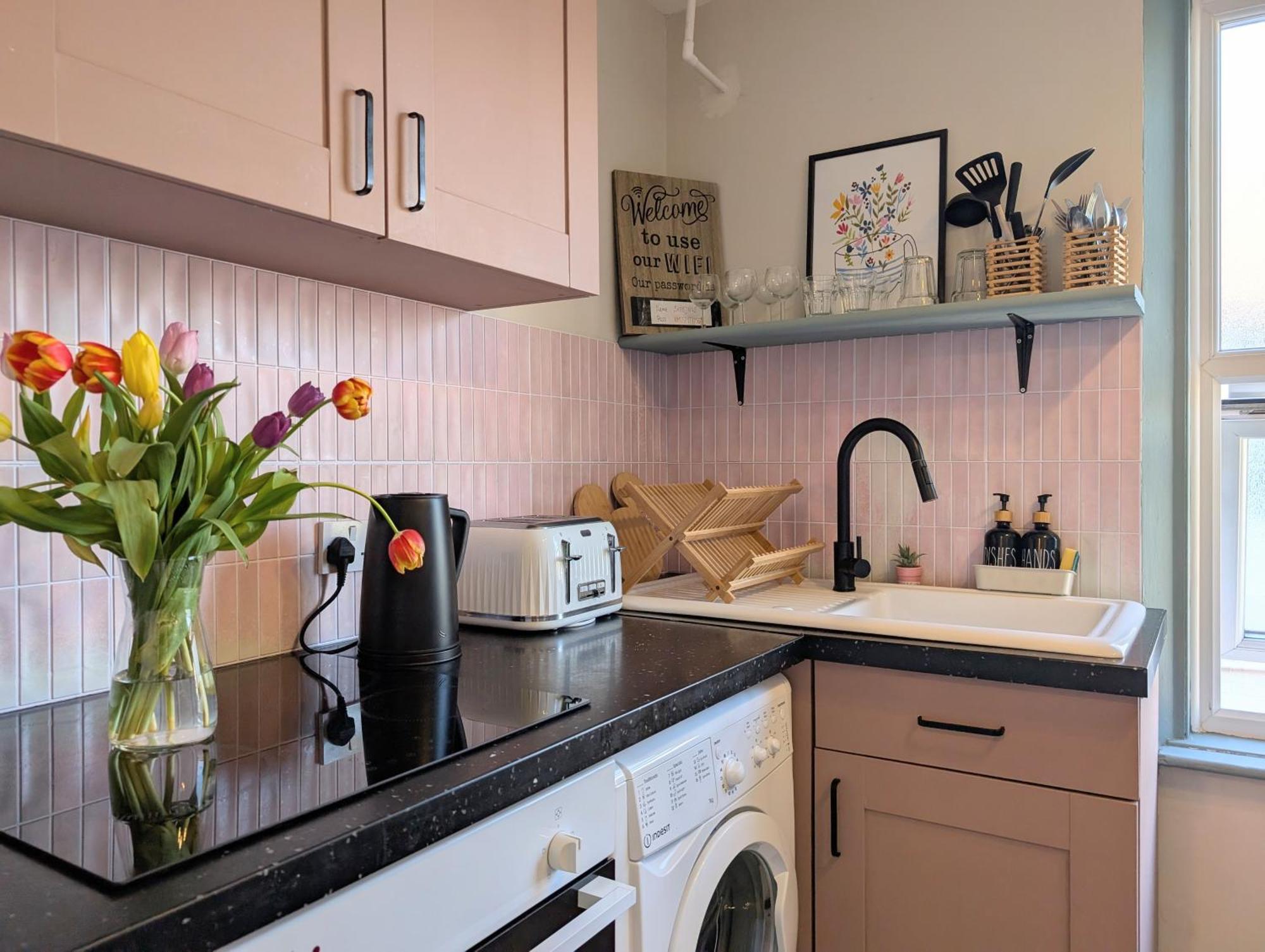 Peacehaven Retreat - 4 Minutes From The Beach! Pet Friendly! ويموث المظهر الخارجي الصورة