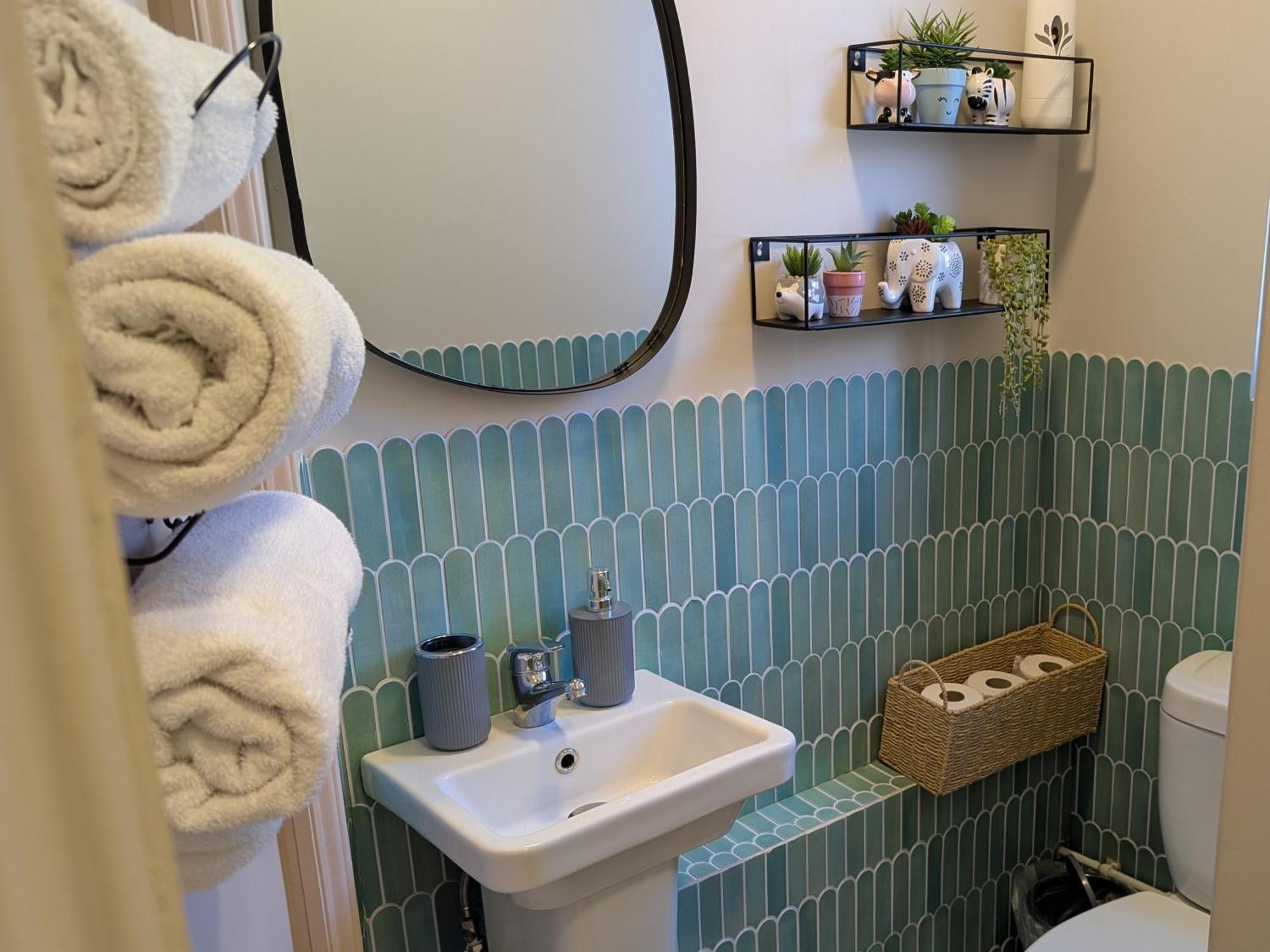 Peacehaven Retreat - 4 Minutes From The Beach! Pet Friendly! ويموث المظهر الخارجي الصورة